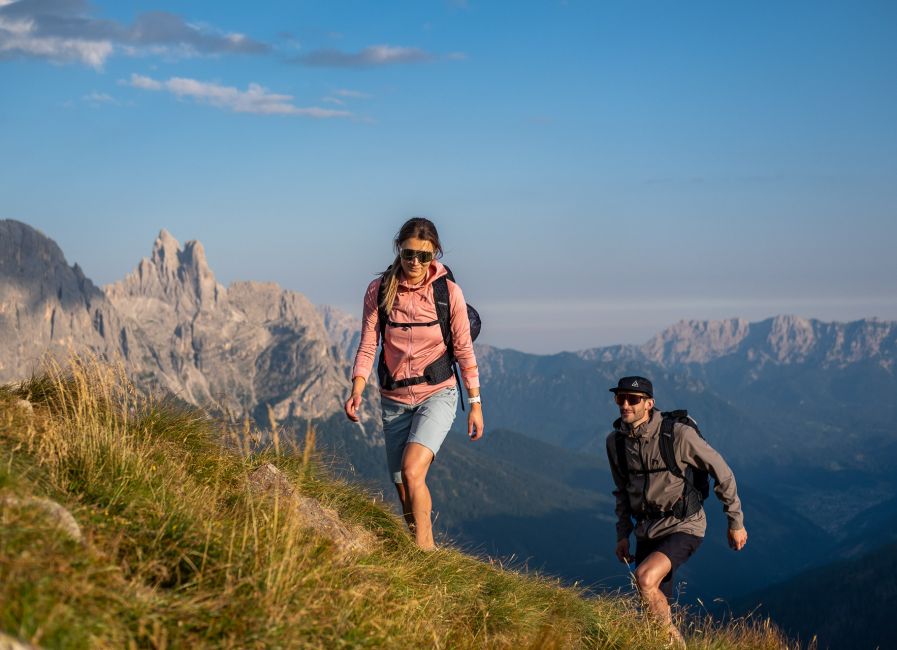 content-hannah-5 HH-S26-HIKING-resize-131